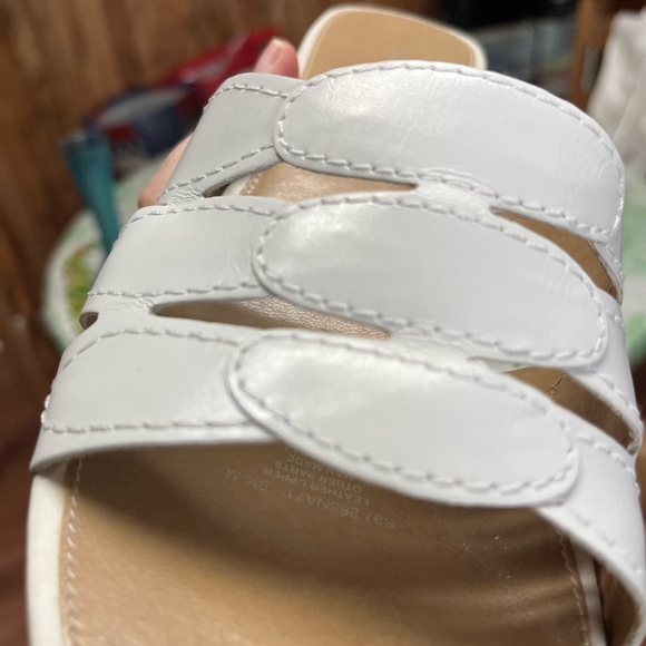 Naturalizer Women’s White and Tan Sandals 9.5 M - Picture 8 of 8